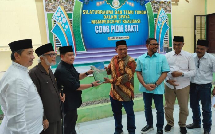 Ⓒ Hak cipta foto di atas dikembalikan sesungguhnya kepada pemilik foto Ⓒ Hak cipta foto di atas dikembalikan sesungguhnya kepada pemilik foto